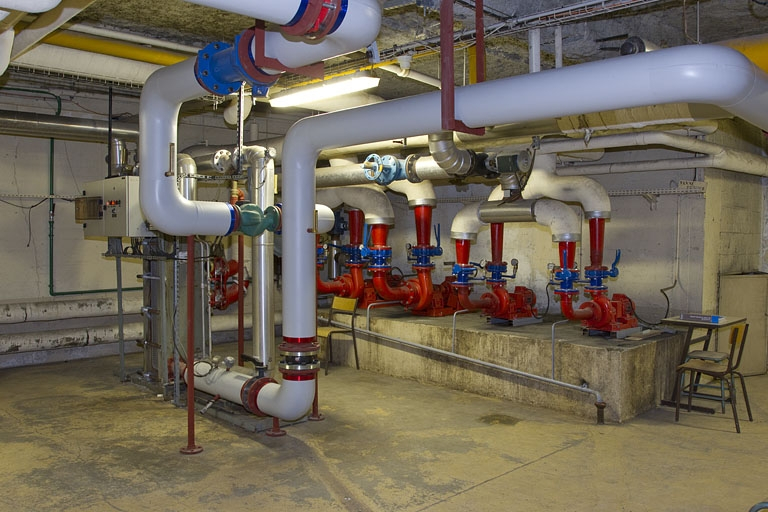 Externat (sous-sol), chaufferie : les pompes. © Région Bourgogne-Franche-Comté, Inventaire du patrimoine