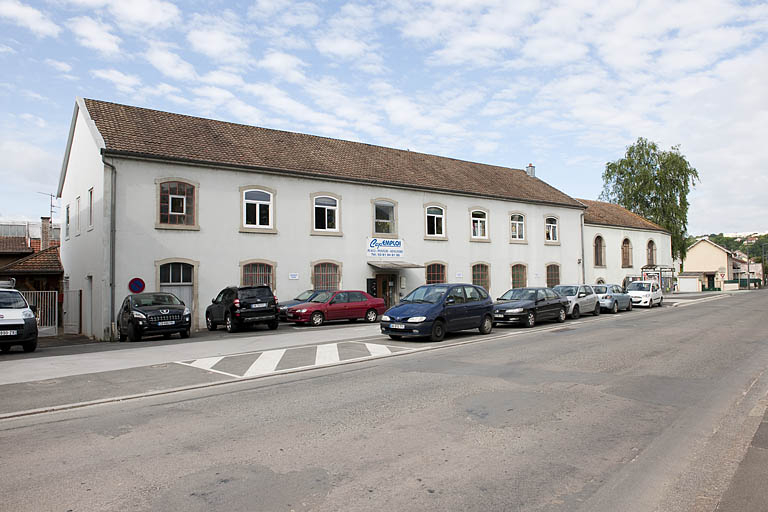 Bâtiment administratif (?) longeant le faubourg de Besançon. © Région Bourgogne-Franche-Comté, Inventaire du patrimoine
