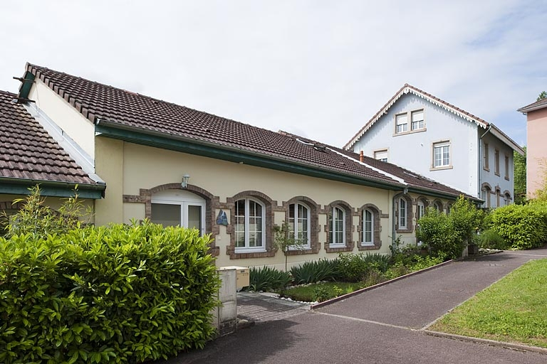 Atelier de fabrication, et bâtiment abritant le bureau et le logement. © Région Bourgogne-Franche-Comté, Inventaire du patrimoine