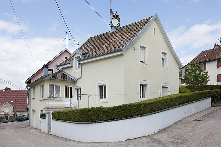 Maison ouvrière vue de trois quarts. © Région Bourgogne-Franche-Comté, Inventaire du patrimoine
