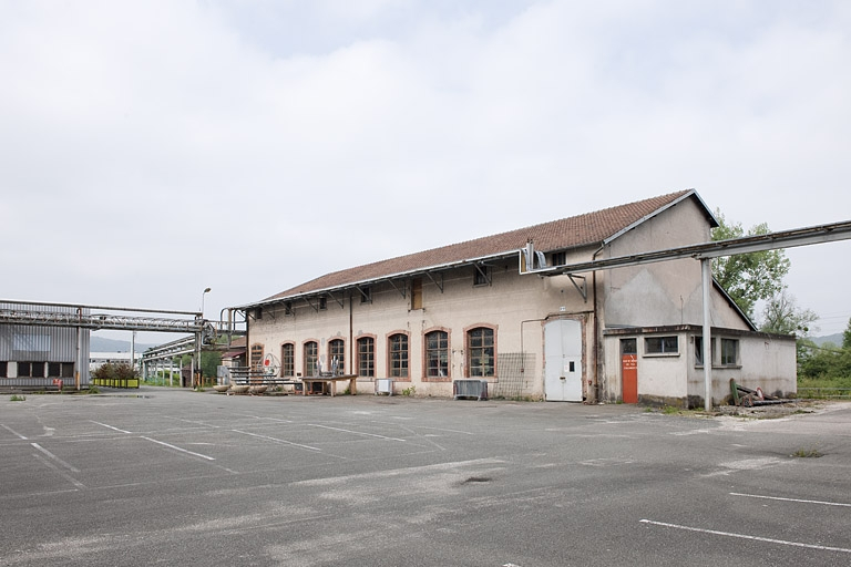 Bâtiment industriel. Vue de trois quarts. © Région Bourgogne-Franche-Comté, Inventaire du patrimoine Bâtiment industriel. Vue de trois quarts. © Région Bourgogne-Franche-Comté, Inventaire du patrimoine