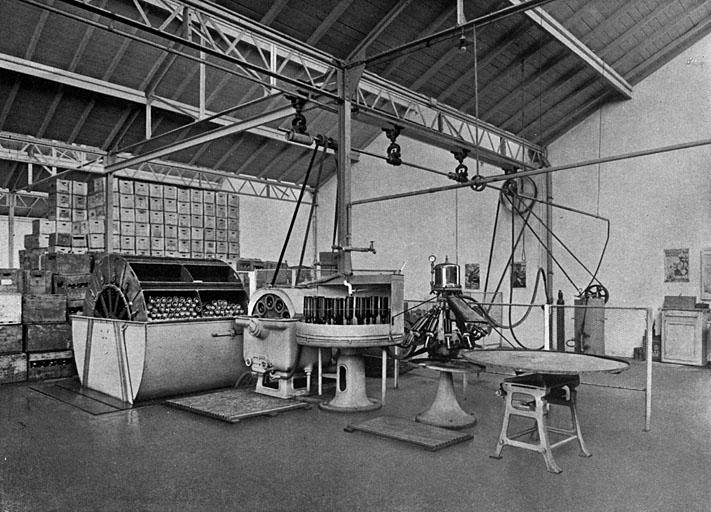 Embouteillage de la bière. © Région Bourgogne-Franche-Comté, Inventaire du patrimoine