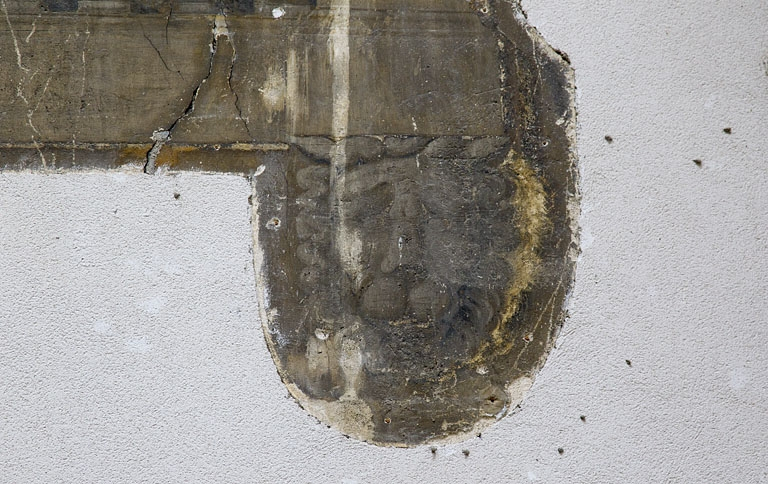 Maison de l'architecte Marnotte : peinture murale située sur le mur à droite de la cour : détail de la tête de lion, partie inférieure droite. © Région Bourgogne-Franche-Comté, Inventaire du Patrimoine