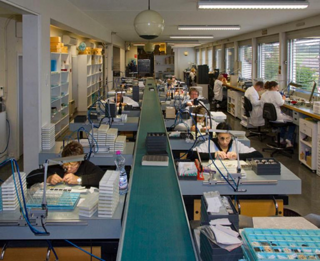 Le personnel d'une usine importante : usine de montres Herbelin (9 rue de la 1ère Armée). © Région Bourgogne-Franche-Comté, Inventaire du patrimoine Le personnel d'une usine importante : usine de montres Herbelin (9 rue de la 1ère Armée). © Région Bourgogne-Franche-Comté, Inventaire du patrimoine