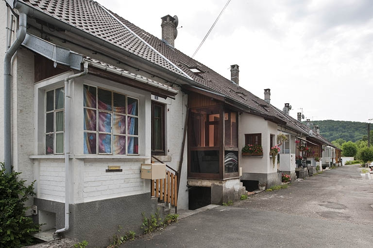 Logement d'ouvriers. Façade antérieure vue de trois quarts gauche. © Région Bourgogne-Franche-Comté, Inventaire du patrimoine