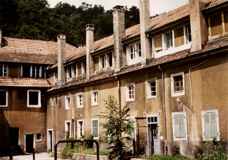 Façade sur cour de l'aile nord. © Région Bourgogne-Franche-Comté, Inventaire du patrimoine