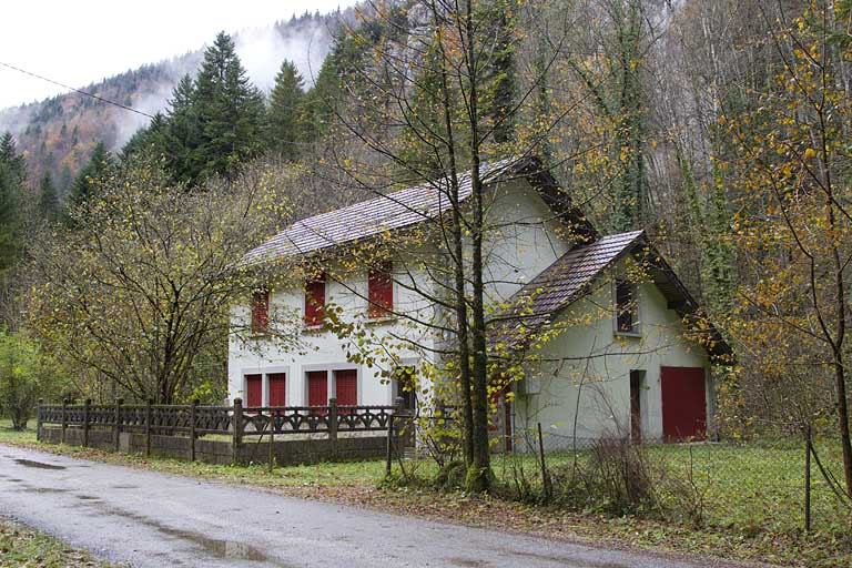 Ancienne école, vue de trois quarts droite. © Région Bourgogne-Franche-Comté, Inventaire du patrimoine Ancienne école, vue de trois quarts droite. © Région Bourgogne-Franche-Comté, Inventaire du patrimoine