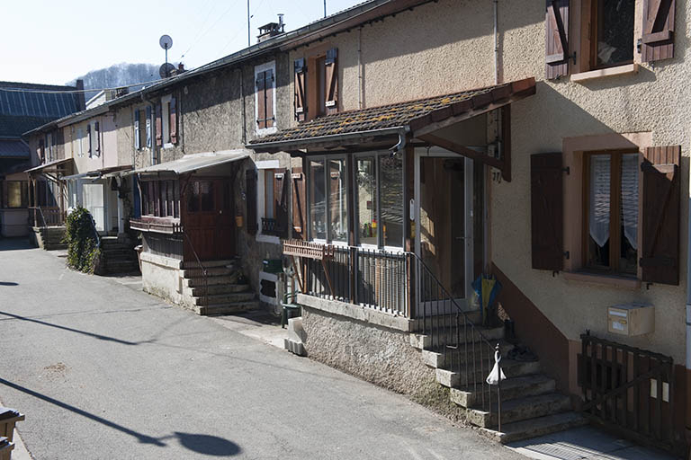 Logement sud (caserne B) vu de trois quarts. © Région Bourgogne-Franche-Comté, Inventaire du patrimoine Logement sud (caserne B) vu de trois quarts. © Région Bourgogne-Franche-Comté, Inventaire du patrimoine