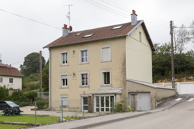 Façades postérieure et latérale gauche. © Région Bourgogne-Franche-Comté, Inventaire du patrimoine