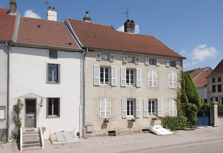 Vue générale de trois quarts gauche. © Région Bourgogne-Franche-Comté, Inventaire du patrimoine