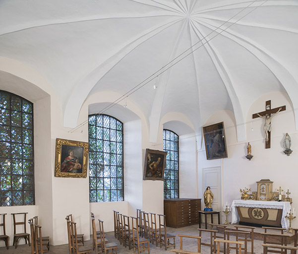 Intérieur : la salle capitulaire, actuellement chapelle Saint Pierre, vue de trois quarts. © Région Bourgogne-Franche-Comté, Inventaire du patrimoine