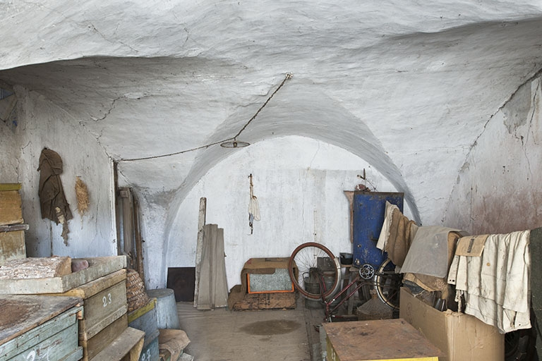 La seconde pièce, en direction de l'escalier. © Région Bourgogne-Franche-Comté, Inventaire du patrimoine La seconde pièce, en direction de l'escalier. © Région Bourgogne-Franche-Comté, Inventaire du patrimoine