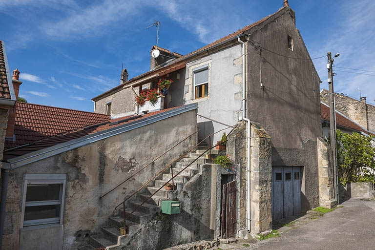 Vue générale depuis la rue des Ruaux. © Région Bourgogne-Franche-Comté, Inventaire du patrimoine Vue générale depuis la rue des Ruaux. © Région Bourgogne-Franche-Comté, Inventaire du patrimoine