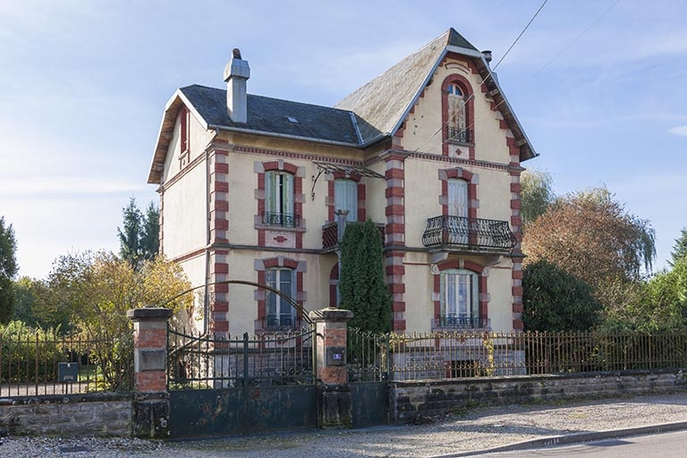 Vue générale depuis la rue. © Région Bourgogne-Franche-Comté, Inventaire du patrimoine Vue générale depuis la rue. © Région Bourgogne-Franche-Comté, Inventaire du patrimoine