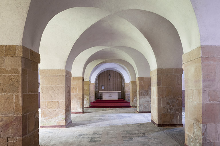 Intérieur : l'étage de soubassement aménagé en chapelle. © Région Bourgogne-Franche-Comté, Inventaire du patrimoine