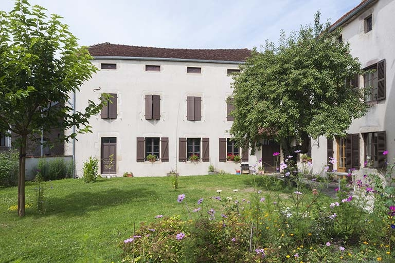 L'aile en retour d'équerre depuis le jardin. © Région Bourgogne-Franche-Comté, Inventaire du patrimoine L'aile en retour d'équerre depuis le jardin. © Région Bourgogne-Franche-Comté, Inventaire du patrimoine