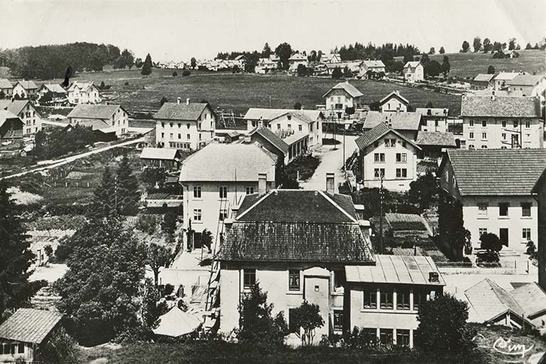 Charquemont (Doubs). Quartier de la Gare et les Cités [vus depuis l'arrière de l'usine Wasner], 2e quart 20e siècle © Région Bourgogne-Franche-Comté, Inventaire du patrimoine