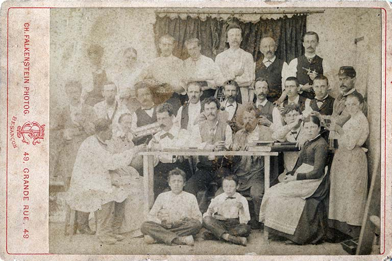 [Le personnel de la maison Binétruy], limite 19e siècle 20e siècle. © Région Bourgogne-Franche-Comté, Inventaire du patrimoine