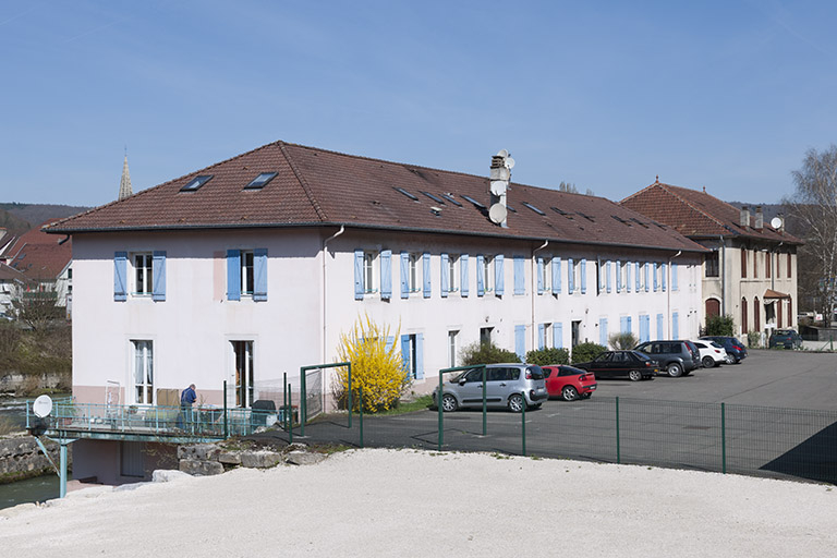 Bâtiments de bureaux vus de trois quarts gauche. © Région Bourgogne-Franche-Comté, Inventaire du patrimoine