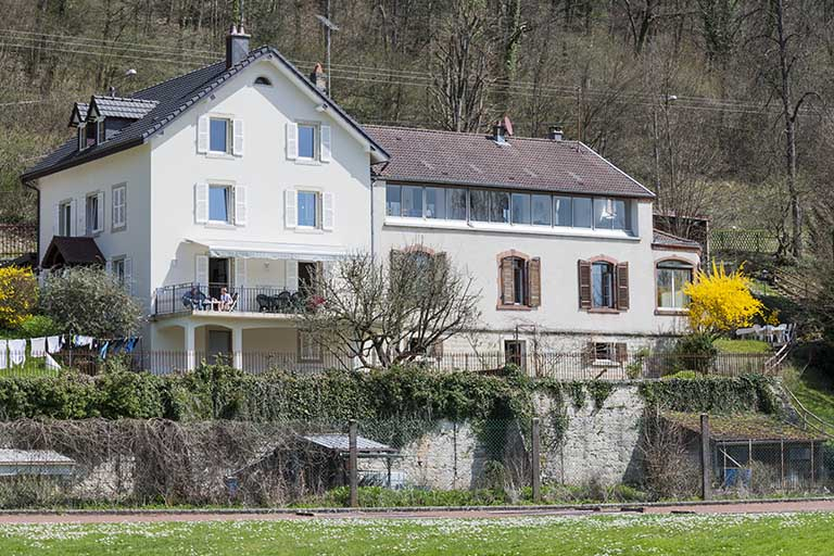 Façade ouest vue de trois quarts gauche. © Région Bourgogne-Franche-Comté, Inventaire du patrimoine Façade ouest vue de trois quarts gauche. © Région Bourgogne-Franche-Comté, Inventaire du patrimoine