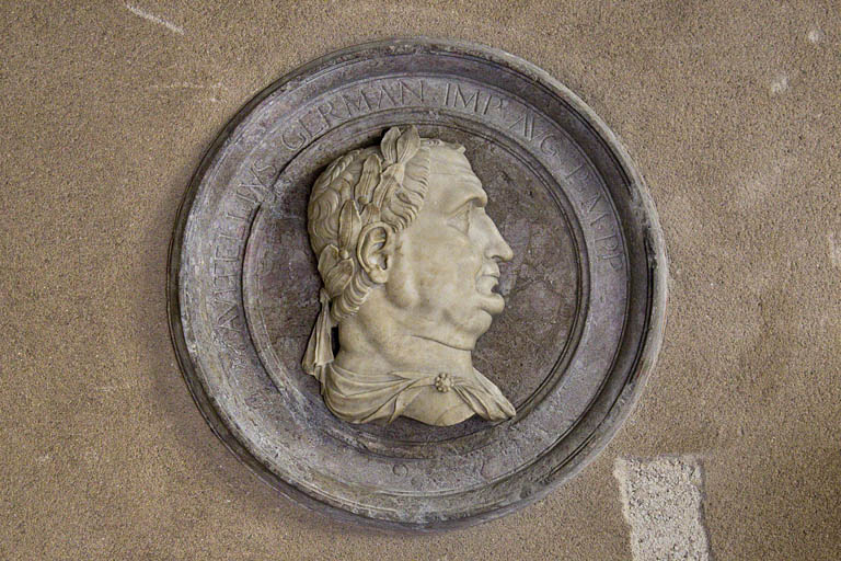 bas-relief © Région Bourgogne-Franche-Comté, Inventaire du patrimoine bas-relief © Région Bourgogne-Franche-Comté, Inventaire du patrimoine