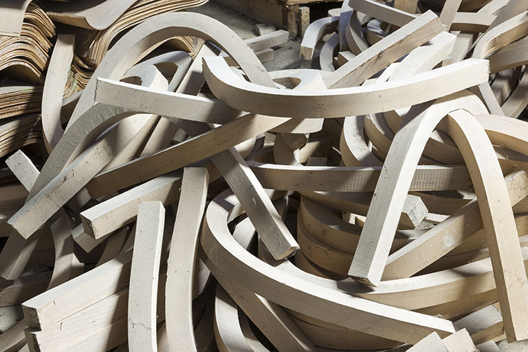 Amas d'éléments de chaises. © Région Bourgogne-Franche-Comté, Inventaire du patrimoine