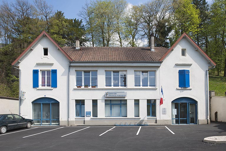 Dépendances (remises et écuries). Vue de face. © Région Bourgogne-Franche-Comté, Inventaire du patrimoine