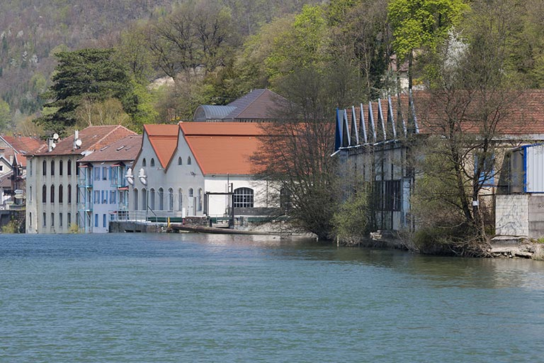 Vue de l'usine rive droite depuis l'amont. © Région Bourgogne-Franche-Comté, Inventaire du patrimoine