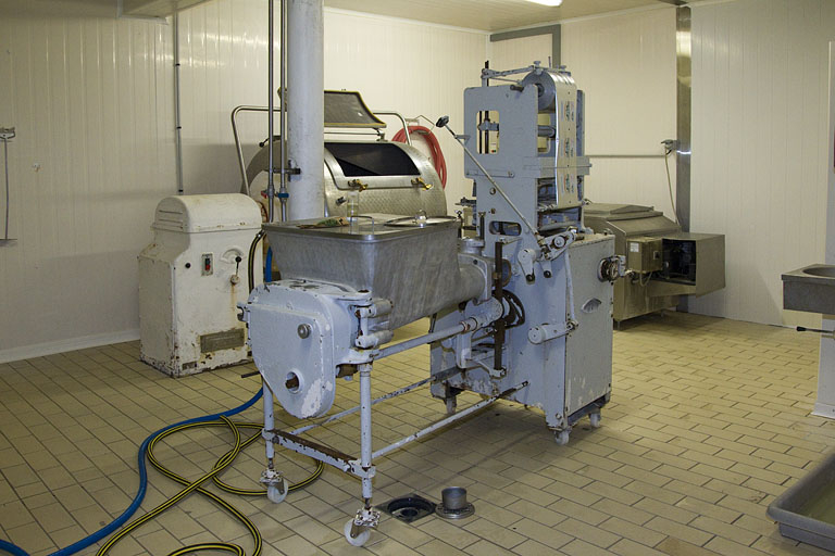 Fabrication du beurre : la moulureuse-empaqueteuse. © Région Bourgogne-Franche-Comté, Inventaire du patrimoine