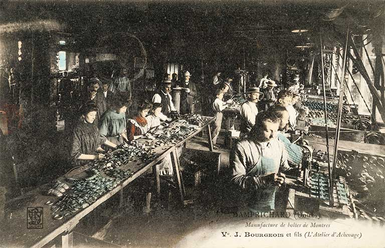 Damprichard (Doubs). Manufacture de boîtes de montres. Ve J. Bourgeois et fils (L'Atelier d'Achevage), carte postale coloriée, entre 1904 et 1912 © Région Bourgogne-Franche-Comté, Inventaire du patrimoine