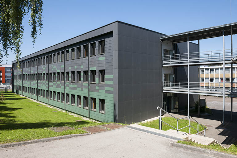 Façade sud et pignon est de l'externat. © Région Bourgogne-Franche-Comté, Inventaire du patrimoine Façade sud et pignon est de l'externat. © Région Bourgogne-Franche-Comté, Inventaire du patrimoine