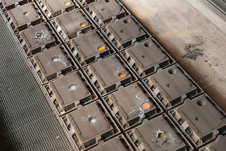 Ligne de moulage. Détail des moules (2). © Région Bourgogne-Franche-Comté, Inventaire du patrimoine