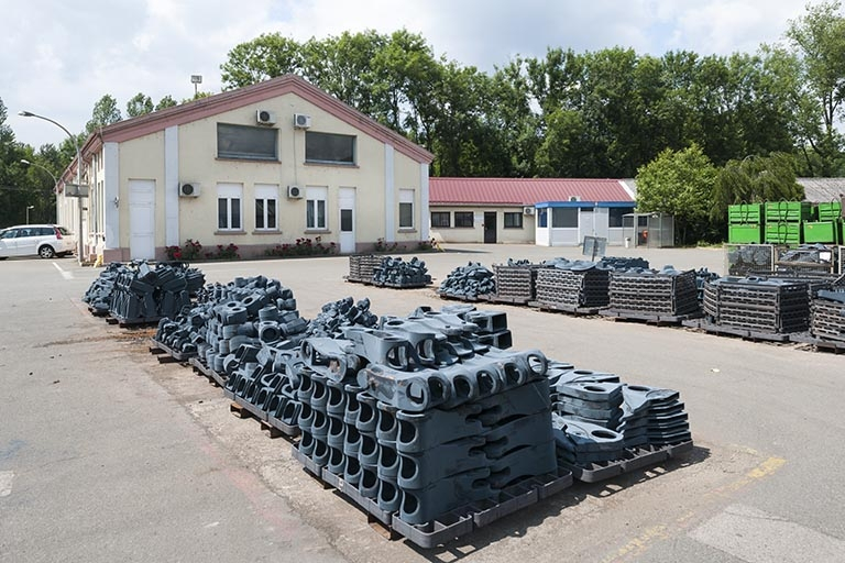Cour de l'usine. Aire de stockage des produits finis. © Région Bourgogne-Franche-Comté, Inventaire du patrimoine