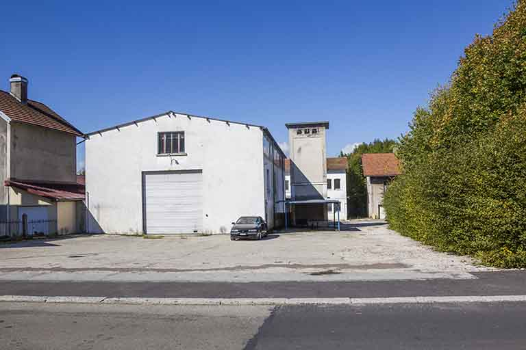Vue d'ensemble de l'usine, depuis la rue du Professeur Grammont. © Région Bourgogne-Franche-Comté, Inventaire du patrimoine Vue d'ensemble de l'usine, depuis la rue du Professeur Grammont. © Région Bourgogne-Franche-Comté, Inventaire du patrimoine