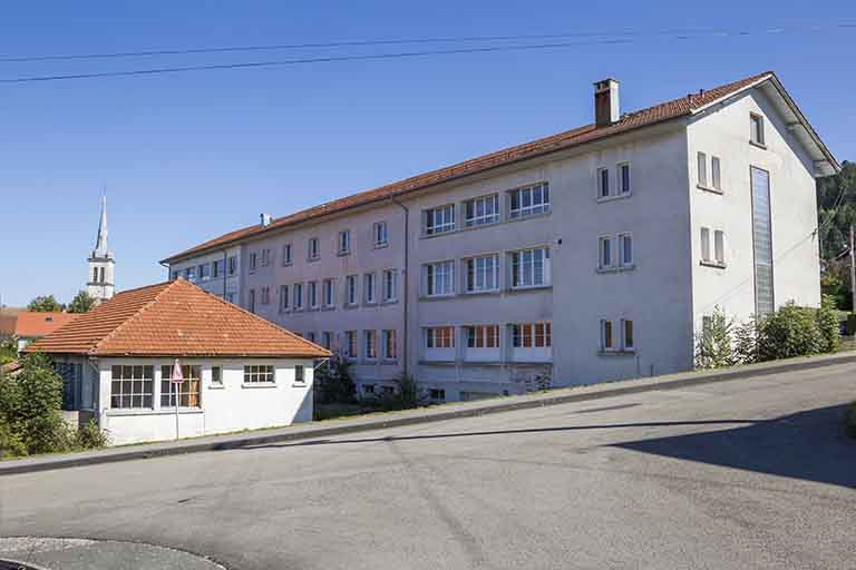 Façade postérieure, de trois quarts droite. © Région Bourgogne-Franche-Comté, Inventaire du patrimoine Façade postérieure, de trois quarts droite. © Région Bourgogne-Franche-Comté, Inventaire du patrimoine