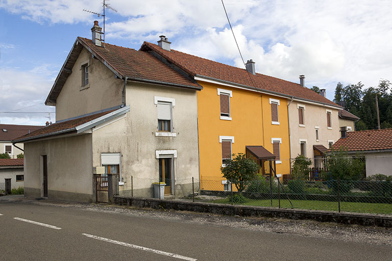 Immeuble au n° 9 : vue d'ensemble, depuis le nord-ouest. © Région Bourgogne-Franche-Comté, Inventaire du patrimoine