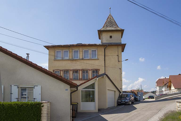 Usine : façade latérale droite. © Région Bourgogne-Franche-Comté, Inventaire du patrimoine Usine : façade latérale droite. © Région Bourgogne-Franche-Comté, Inventaire du patrimoine