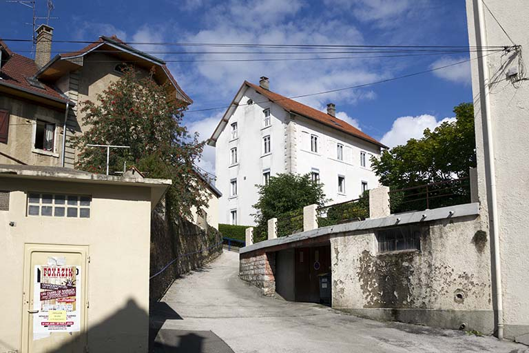 Façades postérieure et latérale droite. © Région Bourgogne-Franche-Comté, Inventaire du patrimoine