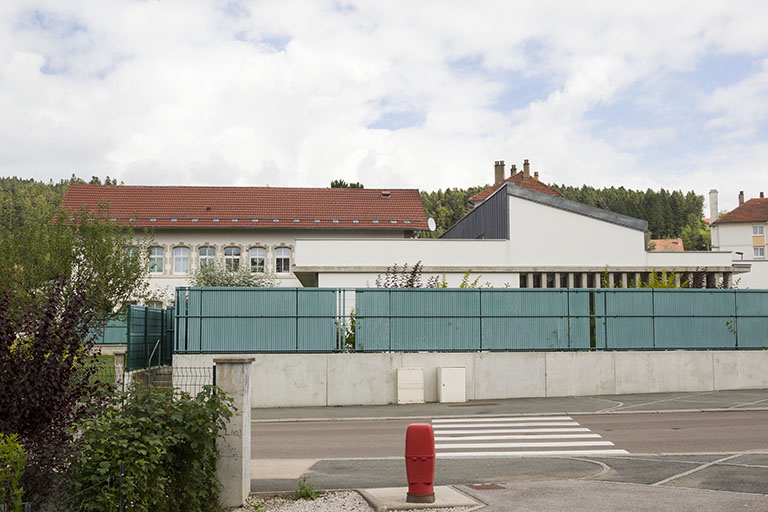 Vue d'ensemble, depuis la rue de l'Helvétie à l'ouest. © Région Bourgogne-Franche-Comté, Inventaire du patrimoine Vue d'ensemble, depuis la rue de l'Helvétie à l'ouest. © Région Bourgogne-Franche-Comté, Inventaire du patrimoine