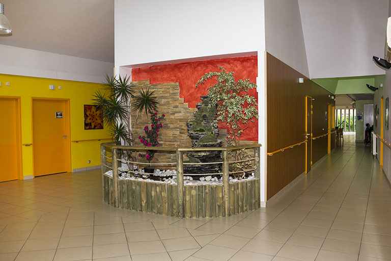 Bâtiments récents, intérieur : couloirs. © Région Bourgogne-Franche-Comté, Inventaire du patrimoine Bâtiments récents, intérieur : couloirs. © Région Bourgogne-Franche-Comté, Inventaire du patrimoine