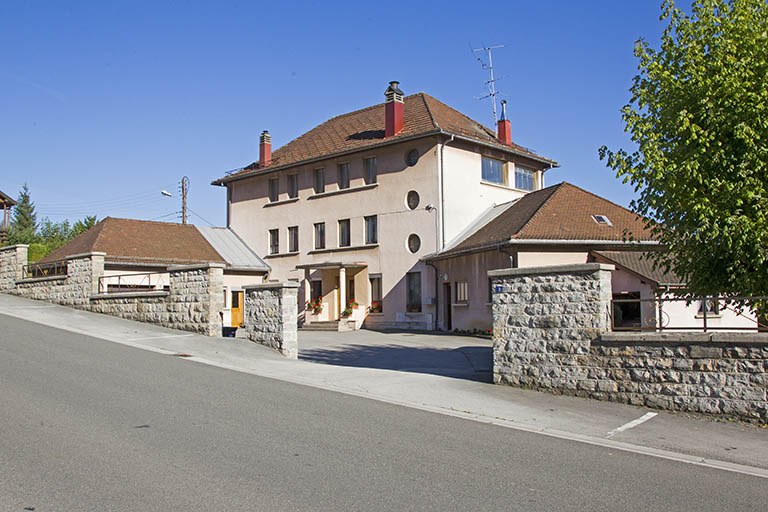 Vue d'ensemble, depuis l'ouest. © Région Bourgogne-Franche-Comté, Inventaire du patrimoine