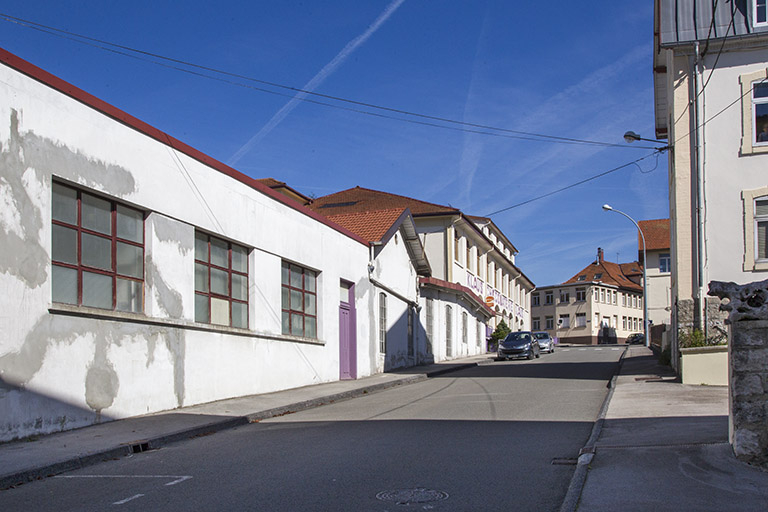 Bâtiments sud : façade antérieure, de trois quarts gauche. © Région Bourgogne-Franche-Comté, Inventaire du patrimoine