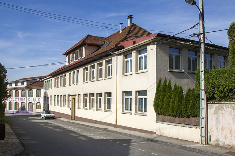 Usine : façade antérieure, de trois quarts droite. © Région Bourgogne-Franche-Comté, Inventaire du patrimoine Usine : façade antérieure, de trois quarts droite. © Région Bourgogne-Franche-Comté, Inventaire du patrimoine