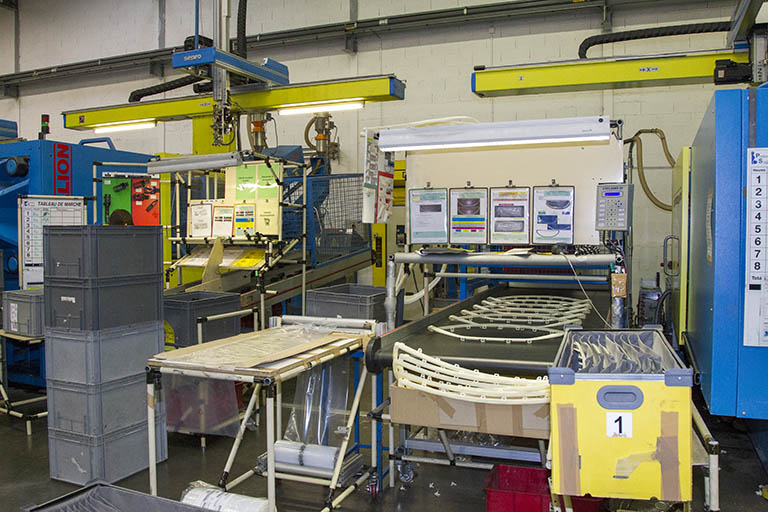 Site récent : poste de travail dans un atelier d'injection plastique. © Région Bourgogne-Franche-Comté, Inventaire du patrimoine