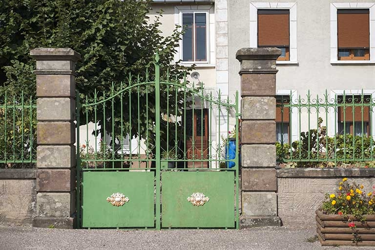 Porte cochère. © Région Bourgogne-Franche-Comté, Inventaire du patrimoine Porte cochère. © Région Bourgogne-Franche-Comté, Inventaire du patrimoine
