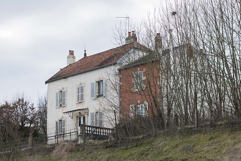 Vue générale de trois quart droite depuis la rue Molière. © Région Bourgogne-Franche-Comté, Inventaire du patrimoine