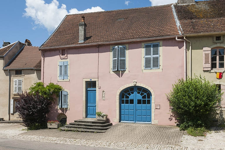 Façade antérieure. © Région Bourgogne-Franche-Comté, Inventaire du patrimoine Façade antérieure. © Région Bourgogne-Franche-Comté, Inventaire du patrimoine