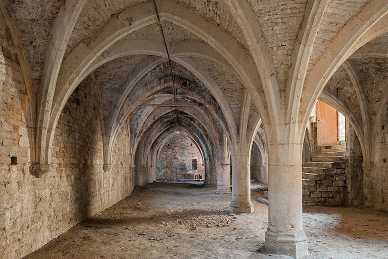Vue générale de la cave voutée sur croisées d'ogives © Région Bourgogne-Franche-Comté, Inventaire du patrimoine