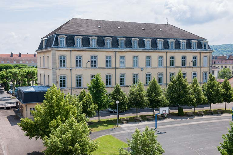 Façade ouest sur cour de l'administration-internat. © Région Bourgogne-Franche-Comté, Inventaire du patrimoine