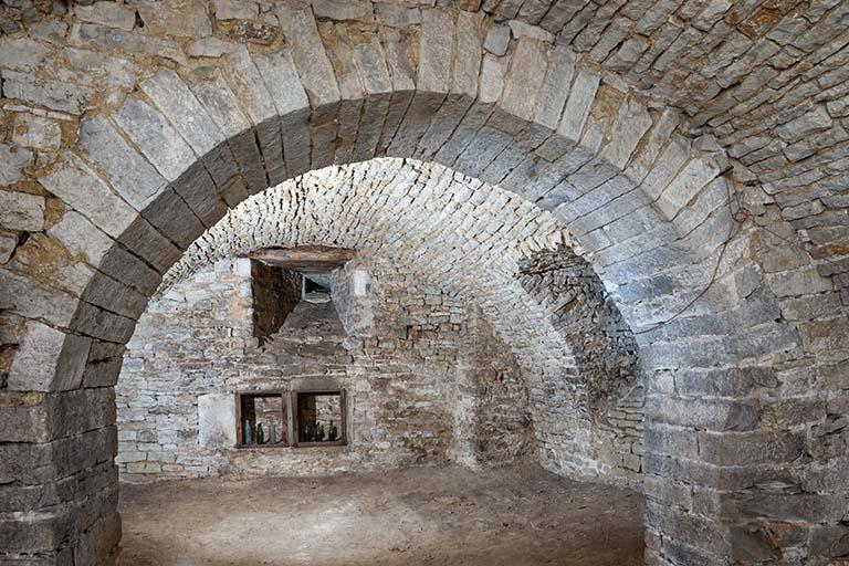 Vue générale de la cave © Région Bourgogne-Franche-Comté, Inventaire du patrimoine Vue générale de la cave © Région Bourgogne-Franche-Comté, Inventaire du patrimoine